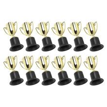 12 pezzi di trofei mini in plastica dai colori vivaci per bambini, premi d'oro per feste scolastiche
