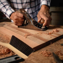 Spazzola per la Polvere per Scopa un Mano con Manico nel legno, Adatta per il Bancone del letto, il Divano, L'Auto, il Camino, I Vestiti, la Pulizia