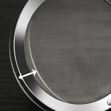 Ergonomische roestvrijstalen schuimspaan, hittebestendige zeef van gaas voor efficiënte olie- en vetverwijdering, vetafschuimer met ophanglus.