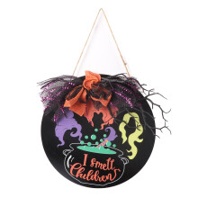Wieniec na Halloween z motywem Hocus Pocus. Znak na drzwi z napisem "I Smell Children". Drewniane wieszaki na drzwi do użytku wewnątrz i na
