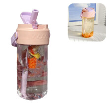 Bottiglia d'acqua in plastica da 800 ml rosa con filtro per tè integrato e maniglia