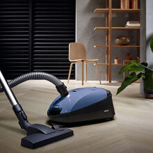 Brosse universelle multi-surfaces pour aspirateur Miele, compatible avec les sols durs et lisses. Tête de rechange facile à manier.