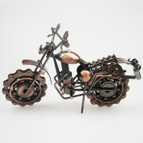 Μεταλλική μοτοσικλέτα με επιρροές από steampunk, η vintage ηλεκτρολυτική επιμετάλλωση