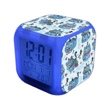 Kleiner digitaler K-Pop-Wecker mit LED-Anzeige für Schlafzimmer und Nachttisch