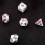 42 Stycken Blodstänktärningar Polyedriska Tärningar med 7 Tärningar för RPG DND Rollspel Tärningsspel 3