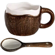 Tasse à café en céramique sur le thème des coquilles de noix de
