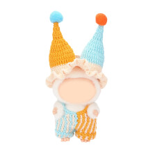 L'ensemble de vêtements de poupée au crochet comprend des-clown