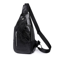 Crossbody-taske til mænd og kvinder, vandafvisende letvægts brysttaske med hul til hovedtelefoner, åndbar design, justerbar skulderrem til
