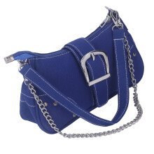 Petit sac à bandoulière en toile avec chaîne bleue.