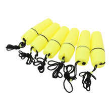 Kompakter Kayak-Behälter mit Haken, Seil und Flasche für Outdoor-Abenteuer