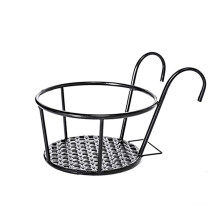 Vaso de flores suspenso para varanda externa, em ferro fundido, com estrutura de metal resistente à ferrugem, ideal para decoração de casa.