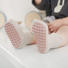 Antislipsokjes voor peuters, zachte, ademende katoenen babysokjes met antislipnoppen en dierenprint.