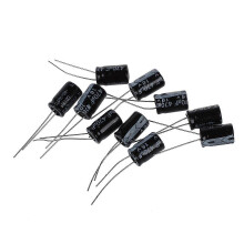 10 x 16 V 470 µF 8 x 12 mm alumiinielektrolyyttikondensaattoria