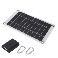 Companheiro solar potente, carregador de painel solar portátil com compatibilidade USB universal para aventuras ao ar livre.