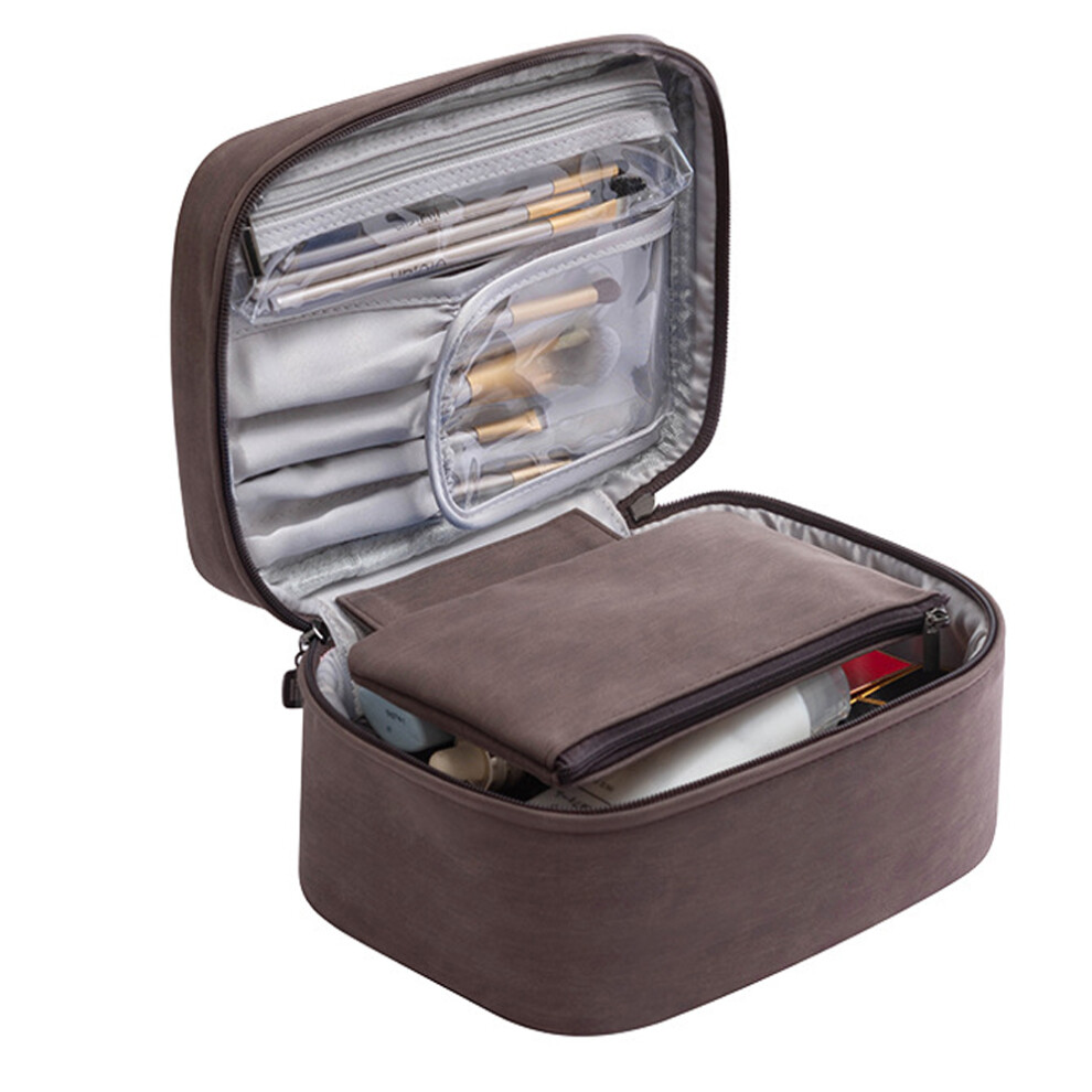 Elegant Travel Companion, Spacious Capacity Makeup Bag, Adjustable Dividers for Perfect Organization, Ideal for Women's On-The-Go Beauty Essentials
