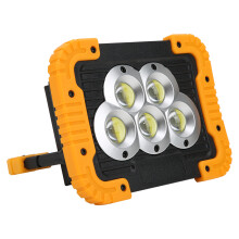 Refletor LED COB super brilhante, alimentado por bateria, com suporte ajustável e recarregável via USB, ideal para camping, garagem e emergências.