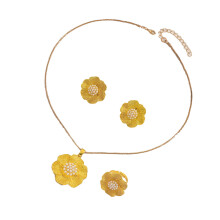 Elegante Blumenmuster-Schmuckkollektion, Halskette, Ring,