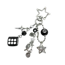Porte-clés élégant en forme de dés noirs avec motifs-Dés noirs