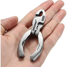 Compacte, lichtgewicht multitool van roestvrij staal met gladde bekken en draadknipper, draagbare schroevendraaierset voor reparaties onderweg.