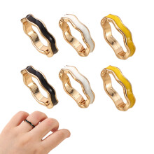 Minimalistisk ring til kvinder Hypoallergenisk forgyldt havbølgedesign Stabelbar ring Smykkegave Enkel og elegant poleret finish Ring til hverdag