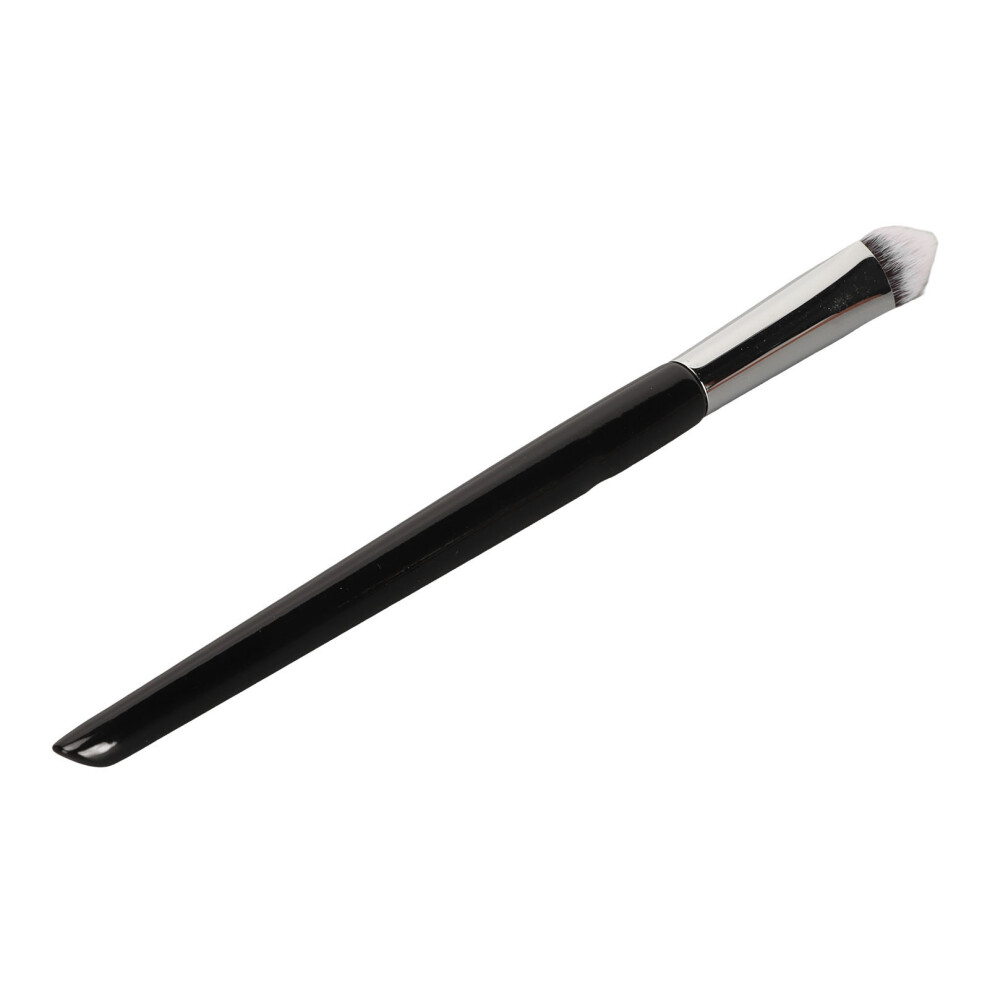 Ergonomic Concealer Brush with Triangular Design for Flawless Application