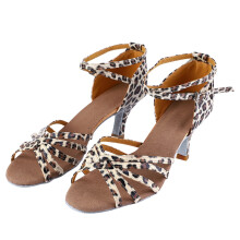 Chaussures de danse latine pour femmes, confortables et légères, avec bride ajustable, semelle extérieure antidérapante pour des mouvements
