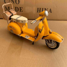(Red) Vespa Scooter Model Vintage   Motor Car Die-Cast Static Model Gift For Kids Fans