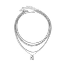 Moderne meerlaagse ketting met geometrische hanger voor-witte k