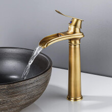 Vintage fossefallskran, baderomskran i aldret messing med rustbestandig overflate og keramisk patron, for solid messingkonstruksjon