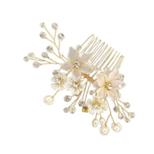 Handgefertigter Haarschmuck aus Strasssteinen zur Hochzeit für