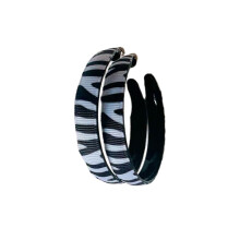 Eigentijdse stoffen oorbellen, esthetisch voor edgy-Zebrapatroon
