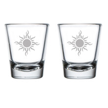 Juego de 2 vasos de chupito de 50 ml (1.75 oz) con diseño tribal de sol.
