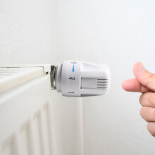 Utsøkt termostatisk hodetemperaturkontrollventil Termostatisk radiator hvit 9x5 cm justering Håndhjulsradiator M30x1,5 mm