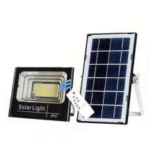 Projecteur solaire d'extérieur, ultra-lumineux grâce à ses 114 LED, remarquablement étanche, pour une utilisation en extérieur. Installation