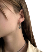 Boucles d'oreilles pendantes élégantes en forme de cœur,