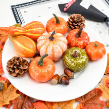 Ensemble de citrouilles artificielles réalistes, décoration automnale comprenant des glands, des pommes de pin et des feuilles d'érable pour
