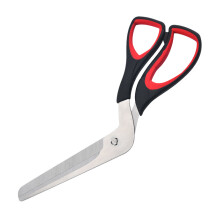 Professionele pizzaschaar met scherpe roestvrijstalen bladen en een uniek gebogen ontwerp voor extra veiligheid. De ergonomische handgreep is