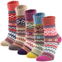 Dikke gebreide, behaaglijke, superwarme wollen sokken voor dames, onmisbaar in de winter. Ademende en comfortabele thermische sokken met een vintage