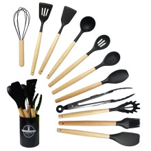 Ustensiles de cuisine Gourmet Essentials en silicone résistant à la chaleur, sans odeur et non toxiques, avec manches en bois, design ergonomique