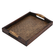Bandeja de madera de estilo rústico artístico, funcional y decorativa con asas para servir desayunos, tés, aperitivos y frutas. Bandeja tejida a