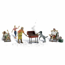 Painted Backyard Barbeque (OO/HO figures) Woodland Scenics A1929 free post