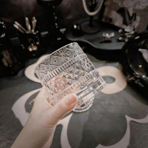 Artistic Rotating Crystal Glass Cup for Parties Elegant-3 2