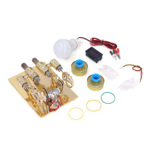 Motor Stirling compacto de dois cilindros, operação manual para observação do processo de conversão de energia em motor alternativo de ciclo