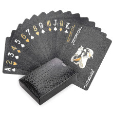 Fleksible, holdbare spillekort i PVC-materiale, komplet sæt inklusive 52 kort og 2 jokere, cool sort design med elegant blomsterbagside,