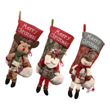 Meias de Natal com apliques, feitas de material macio e personalizadas, com espaço suficiente para presentes e doces, ideais para celebrações em