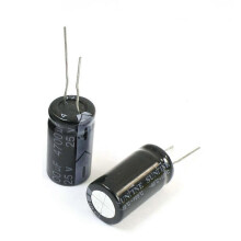 6 radiaalista lyijytettyä alumiinielektrolyyttikondensaattoria 4700uF/25V