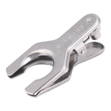 Pinza de articulación esférica con acabado liso y brillante, adecuada para particulares y clínicas.