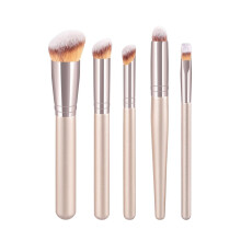 Komplette Beauty-Essentials, spitz zulaufende Kabuki-Make-up-Pinsel für ein hochauflösendes Finish, tierversuchsfreie Synthetikfasern für ethische