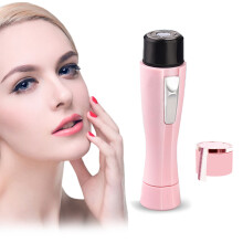 Depilador facial com luz LED integrada que ilumina a área de depilação. Garantia vitalícia que assegura qualidade e durabilidade.