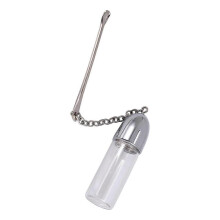 Leere Glas-Schnupftabakflasche mit Metalllöffel und Schraubverschluss